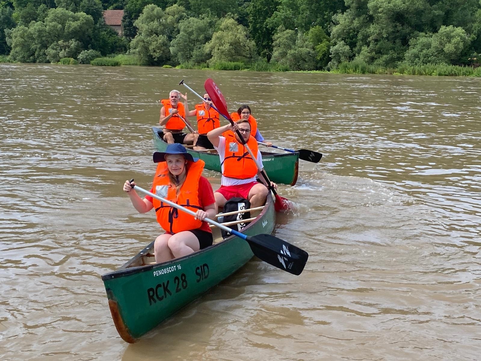 Mit der kja-Regionalstelle Main-Spessart waren die Jugendlichen paddeln auf dem Main.